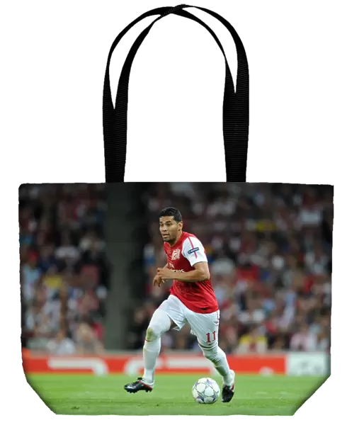 Andre Santos (Arsenal). Arsenal 2: 1 Olympiacos. UEFA Champions League. Group F