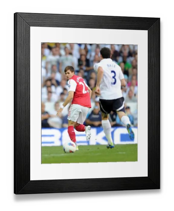 Framed Print : Gareth Bale's Stunner: Tottenham Edge Past Arsenal 2:1 in Premier League Showdown - Jenkinson vs Bale