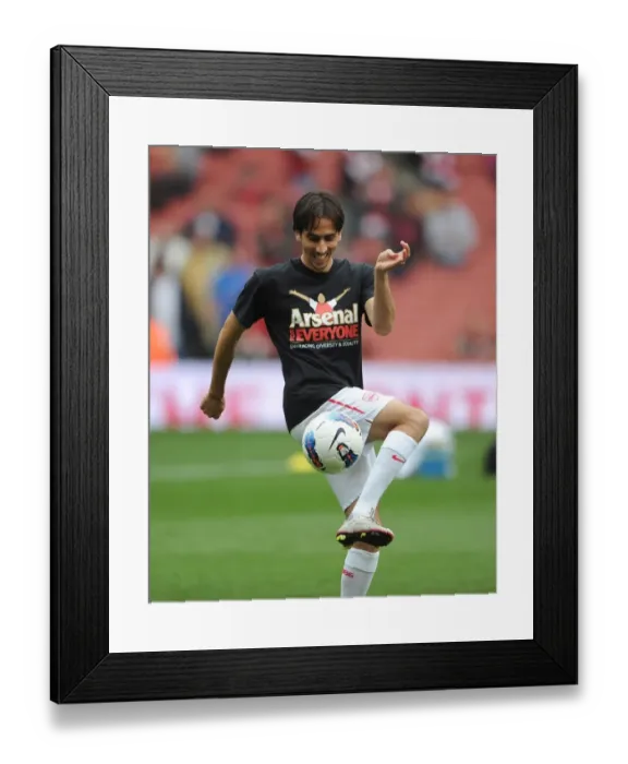 Framed Print : Yossi Benayoun (Arsenal) warms up in his Arsenal for Everyone T Shirt. Arsenal 2: 1 Sunderland