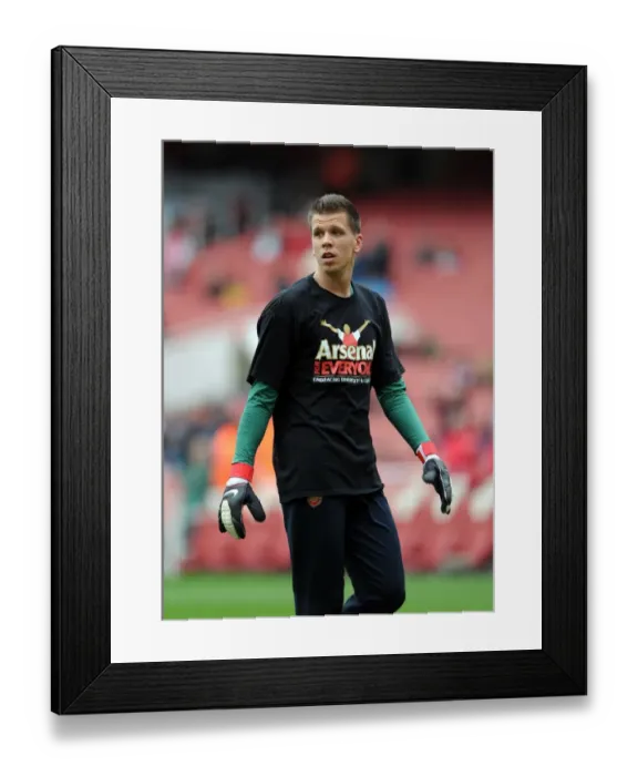 Framed Print : Wojciech Szczesny (Arsenal) warms up in his Arsenal for Everyone T Shirt Framed Print : Wojciech Szczesny (Arsenal) warms up in his Arsenal for Everyone T Shirt