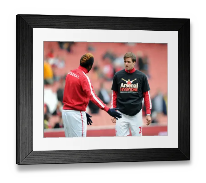 Framed Print : Carl Jenkinson and Alex Song (Arsenal) warm up in thier Arsenal for Everyone T Shirt
