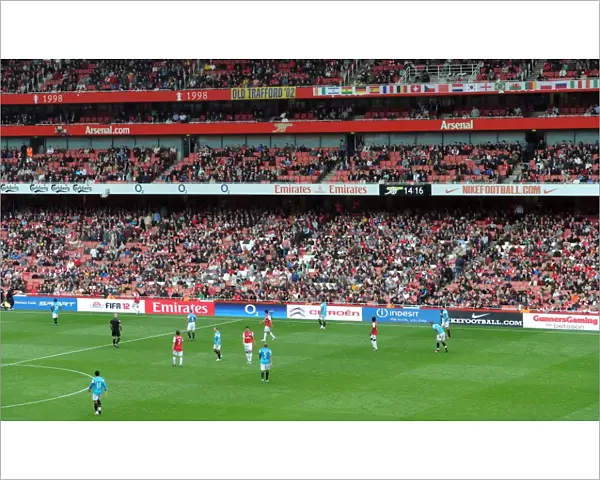 Club sponsors on the ad boards. Arsenal 2: 1 Sunderland. Barclays Premier League