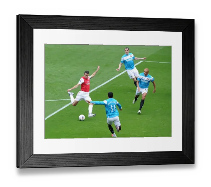 Framed Print : Robin van Persie scores Arsenals 1st goal under pressure from Kieran Richardson Framed Print : Robin van Persie scores Arsenals 1st goal under pressure from Kieran Richardson