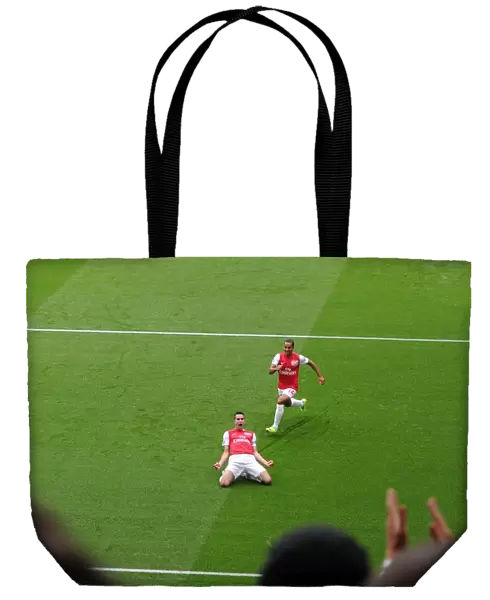 Robin van Persie celebrates scoring Arsenals 1st goal with Theo Walcott