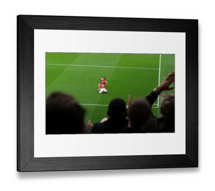 Framed Print : Arsenal's Winning Start: Van Persie and Walcott Celebrate First Goal vs. Sunderland in the Premier League Framed Print : Arsenal's Winning Start: Van Persie and Walcott Celebrate First Goal vs. Sunderland in the Premier League