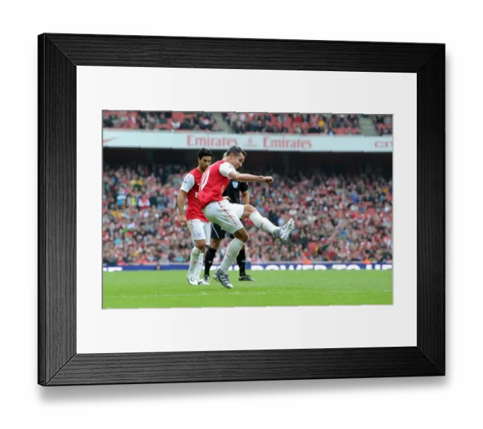 Framed Print : Robin van Persie's Stunning Free Kick: Arsenal Takes the Lead over Sunderland in the Premier League (2-1)
