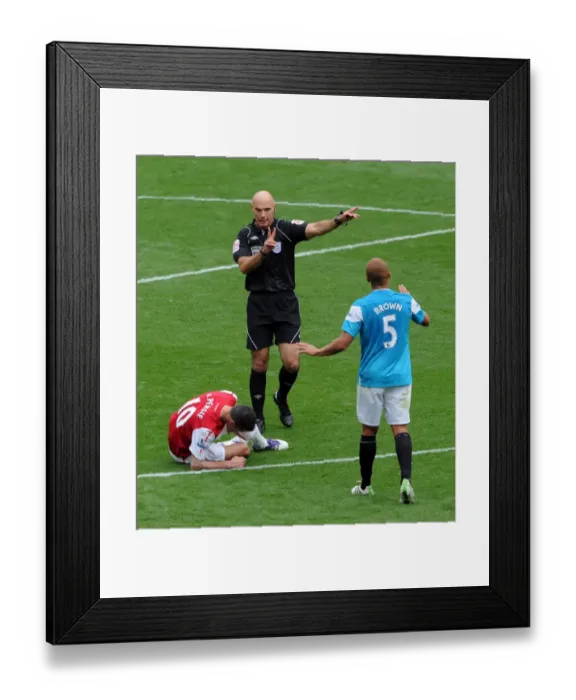 Framed Print : Referee Howard Webb Warns Wes Brown for Foul on Robin van Persie during Arsenal's 2-1 Victory over Sunderland