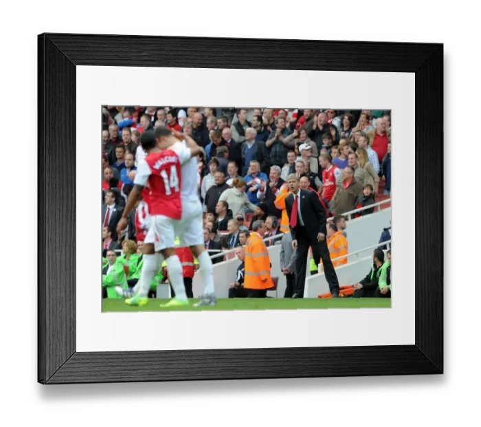 Framed Print : Arsene Wenger Urges Arsenal Forward at Emirates: Arsenal 2-1 Sunderland, Premier League (2011-12)