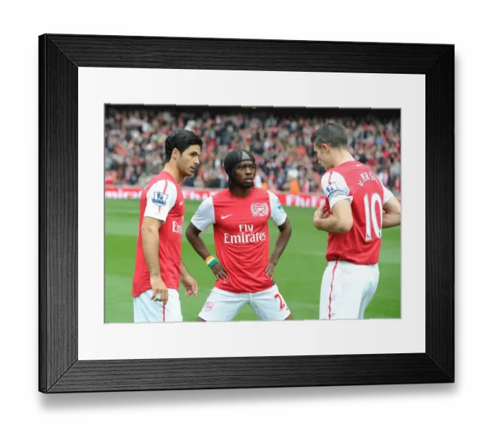 Framed Print : Arsenal Triumvirate: Arteta, Gervinho, van Persie before Arsenal v Sunderland (2011-12)