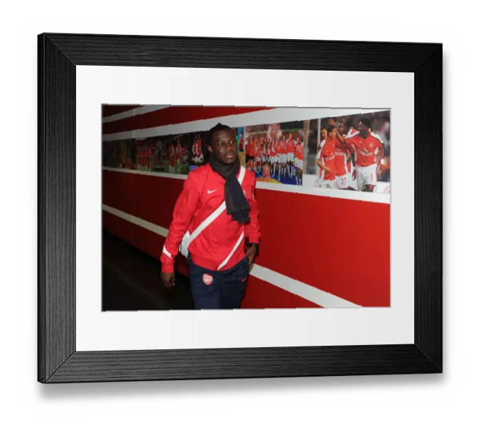 Framed Print : Arsenal's Emmanuel Frimpong: Pre-Match Focus at Emirates Stadium (Arsenal v Sunderland, 2011-12) Framed Print : Arsenal's Emmanuel Frimpong: Pre-Match Focus at Emirates Stadium (Arsenal v Sunderland, 2011-12)