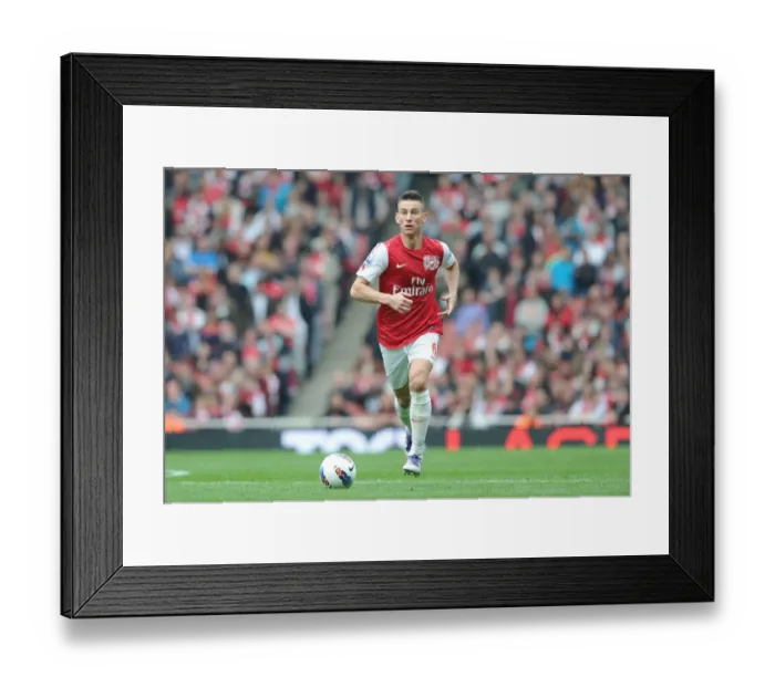Framed Print : Arsenal's Koscielny in Action against Sunderland (2011-12) Framed Print : Arsenal's Koscielny in Action against Sunderland (2011-12)