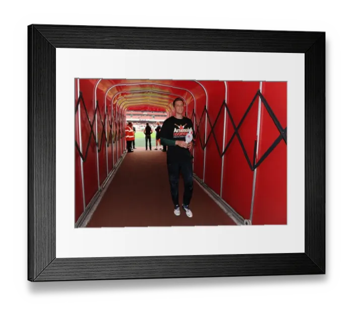 Framed Print : Wojciech Szczesny: Arsenal Goalkeeper Ready for Arsenal v Sunderland (2011-12)