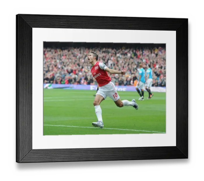 Framed Print : Robin van Persie's Goal: Arsenal vs. Sunderland, Premier League 2011-12 Framed Print : Robin van Persie's Goal: Arsenal vs. Sunderland, Premier League 2011-12