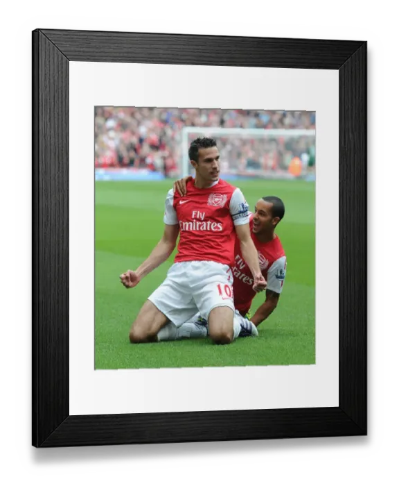 Framed Print : Van Persie and Walcott Celebrate Arsenal's First Goal Against Sunderland (2011-12) Framed Print : Van Persie and Walcott Celebrate Arsenal's First Goal Against Sunderland (2011-12)