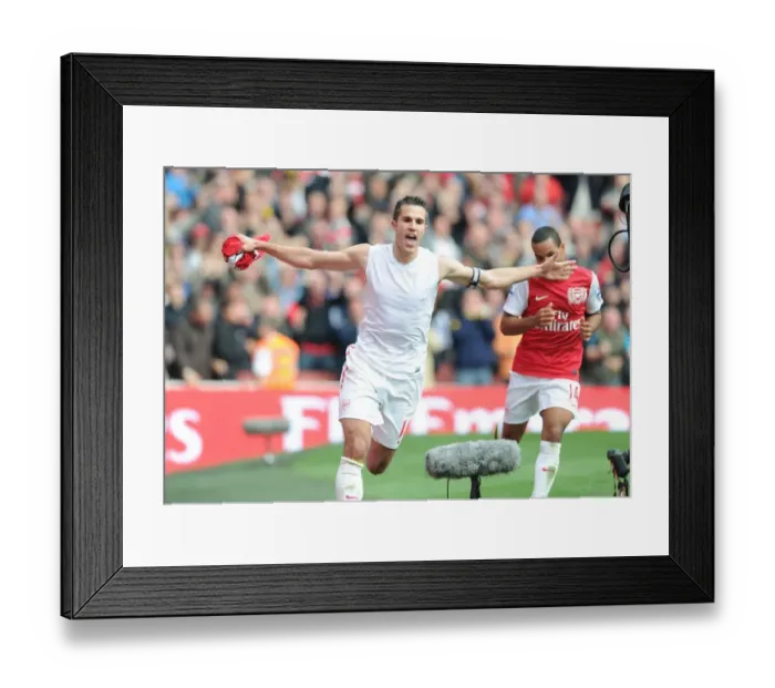 Framed Print : Robin van Persie's Brace: Arsenal's Victory Over Sunderland (2011-12)