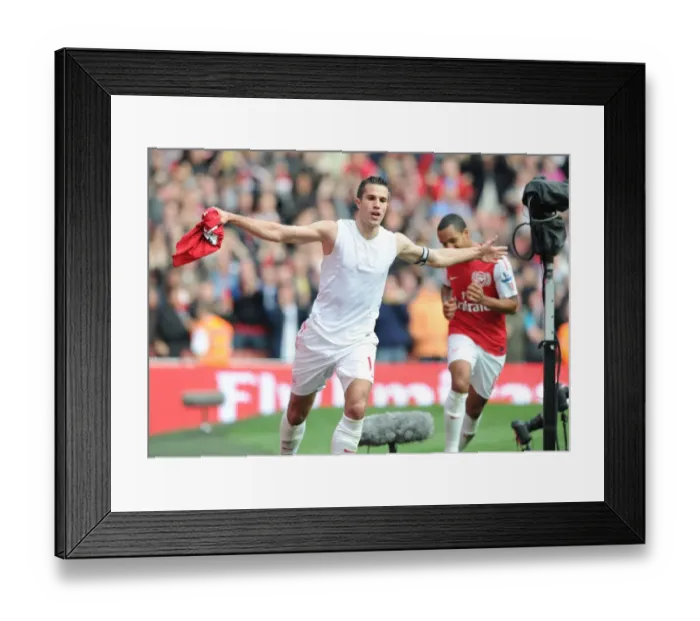 Framed Print : Robin van Persie's Brace: Arsenal's Winning Moment against Sunderland (2011-12) Framed Print : Robin van Persie's Brace: Arsenal's Winning Moment against Sunderland (2011-12)