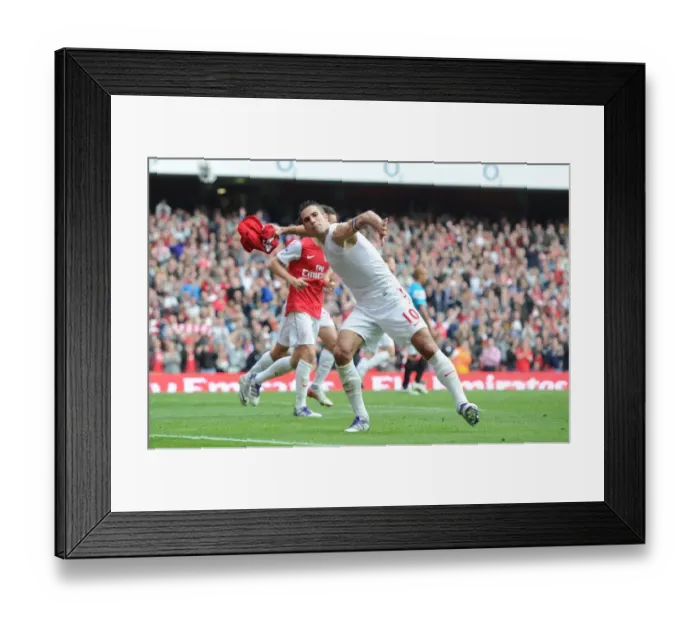 Framed Print : Robin van Persie's Brace: Arsenal's Victory Moment vs. Sunderland (2011-12)