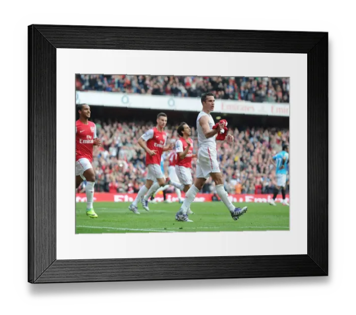 Framed Print : Robin van Persie's Double: Arsenal's Winning Moment vs. Sunderland (2011-12)