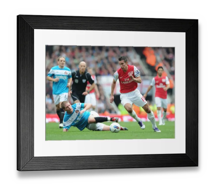 Framed Print : Robin van Persie Outmaneuvers Michael Turner: Arsenal's Star Striker Scores Past Sunderland Defender, 2011-12 Premier League Framed Print : Robin van Persie Outmaneuvers Michael Turner: Arsenal's Star Striker Scores Past Sunderland Defender, 2011-12 Premier League