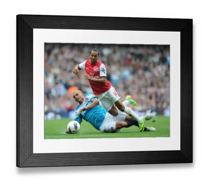 Framed Print : Theo Walcott vs Wes Brown: Battle at Emirates Stadium (Arsenal v Sunderland, 2011-12) Framed Print : Theo Walcott vs Wes Brown: Battle at Emirates Stadium (Arsenal v Sunderland, 2011-12)