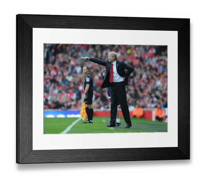 Framed Print : Arsene Wenger Leading Arsenal Against Sunderland in the Premier League (2011-12) Framed Print : Arsene Wenger Leading Arsenal Against Sunderland in the Premier League (2011-12)