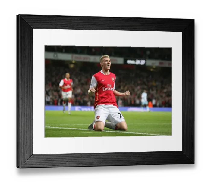 Framed Print : Nicklas Bendtner's Goal: Arsenal's First in 2:0 Win over Newcastle United, Carling Cup 3rd Round, Emirates Stadium (September 25, 2007)