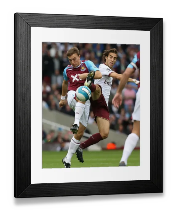Framed Print : Mathieu Flamini (Arsenal) Mark Noble (West Ham) Framed Print : Mathieu Flamini (Arsenal) Mark Noble (West Ham)