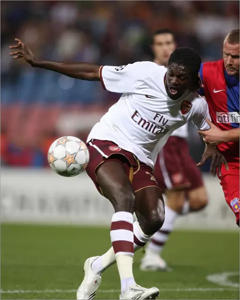 Emmanuel Adebayor (Arsenal) Eugen Baciu (Steaua)