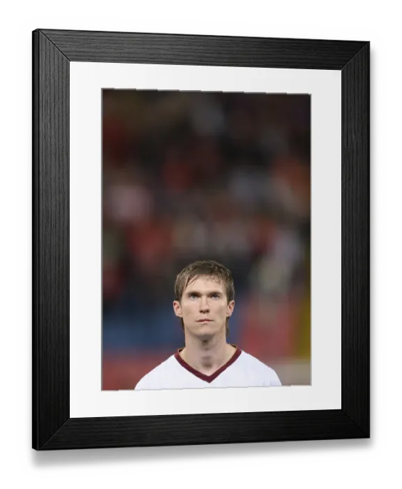 Framed Print : Alex Hleb (Arsenal) Framed Print : Alex Hleb (Arsenal)