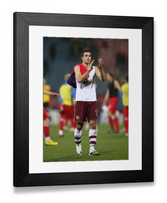Framed Print : Robin van Persie (Arsenal) claps the fans after the match Framed Print : Robin van Persie (Arsenal) claps the fans after the match