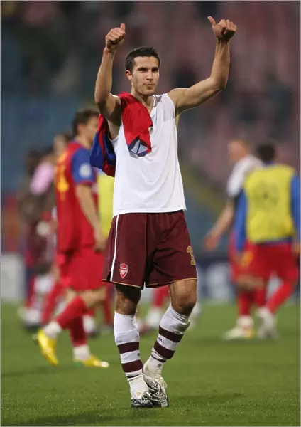 Robin van Persie (Arsenal) gives the fans the thumbs up after the match