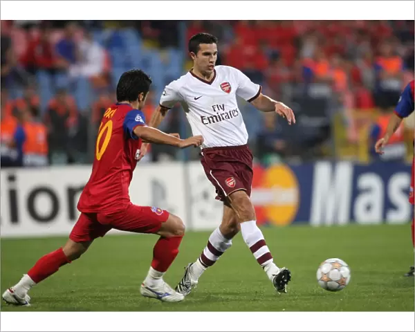 Robin van Persie (Arsenal) Nicolae Dica (Steaua)