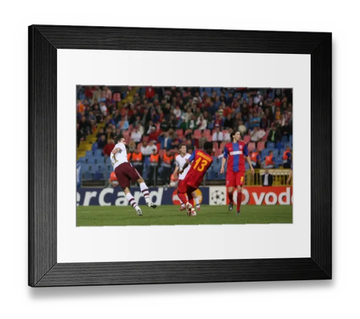 Framed Print : Robin van Persie scores Arsenals goal past Ifeanyi Emeghara (Steaua)