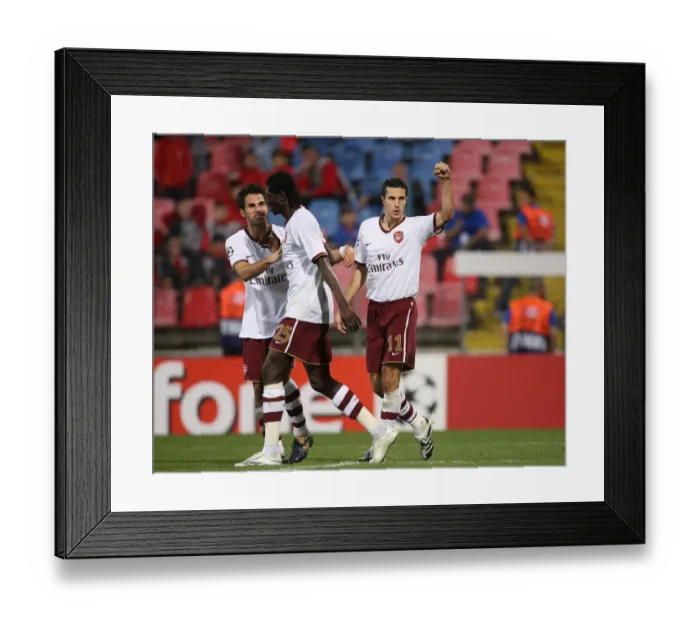 Framed Print : Robin van Persie celebrates scoring Arsenals goal with Cesc Fabregas