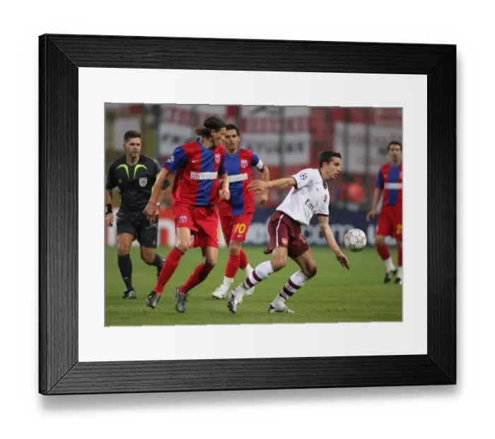 Framed Print : Robin van Persie (Arsenal) Ovidiu Petre (Steaua) Framed Print : Robin van Persie (Arsenal) Ovidiu Petre (Steaua)