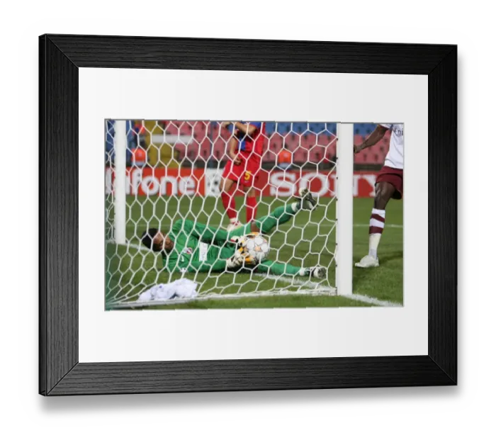 Framed Print : Robinson Zapata (Steaua) just manages to keep the ball from crossing his goal line Framed Print : Robinson Zapata (Steaua) just manages to keep the ball from crossing his goal line