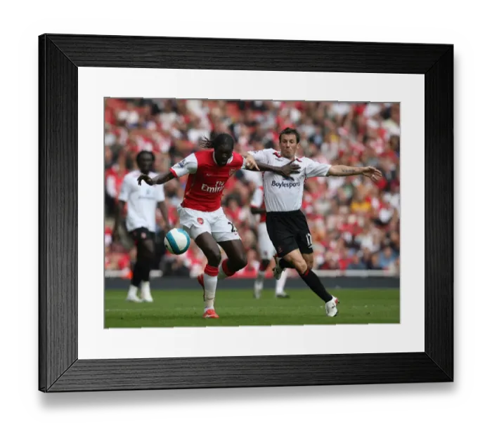 Framed Print : Emmauel Adebayor (Arsenal) Liam Miller (Sunderland) Framed Print : Emmauel Adebayor (Arsenal) Liam Miller (Sunderland)