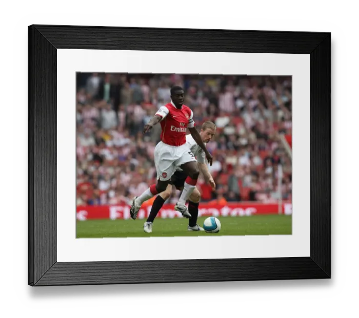 Framed Print : Kolo Toure (Arsenal) Grant Leadbetter (Sunderland)