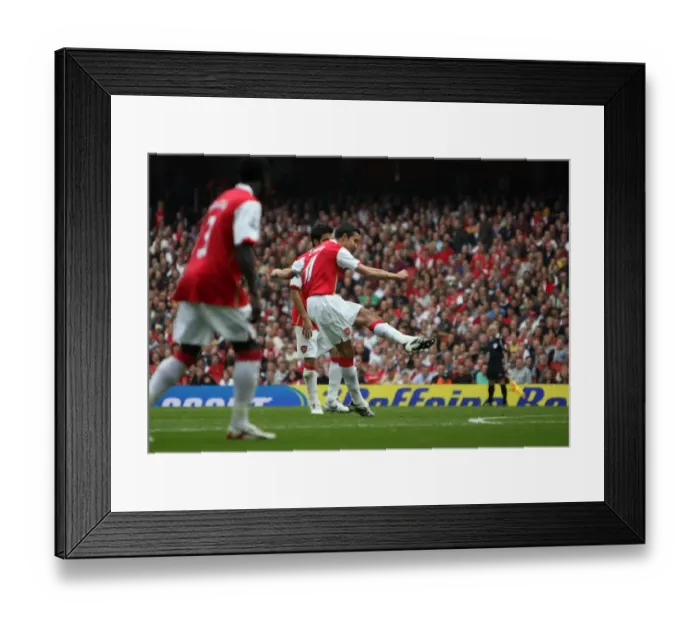 Framed Print : Robin van Persie scores Arsenals 1st goal