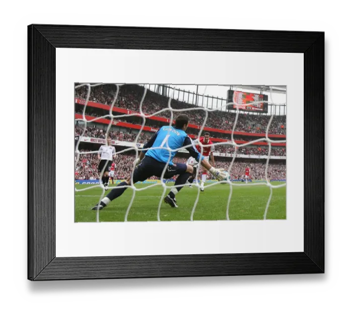 Framed Print : Robin van Persie scores Arsenals 3rd goal his 2nd