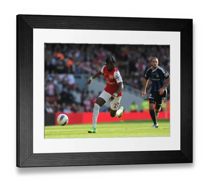 Framed Print : Gervinho (Arsenal). Arsenal 3: 1 Stoke City. Barclays Premier League. Emirates Stadium, 23  /  10  /  11
