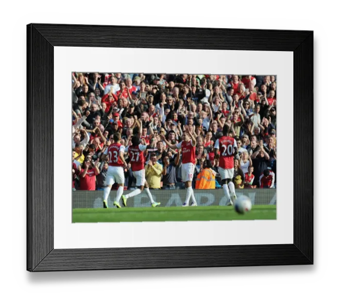 Framed Print : Robin van Persie's Brace: Arsenal Cruise Past Stoke City 3-1 in Premier League Action