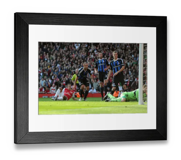 Framed Print : Robin van Persie's Brace: Arsenal's Triumph over Stoke City (3-1)