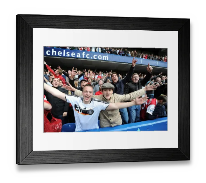 Framed Print : Arsenal Fans Celebrate Premier League Victory over Chelsea (2011-12) Framed Print : Arsenal Fans Celebrate Premier League Victory over Chelsea (2011-12)