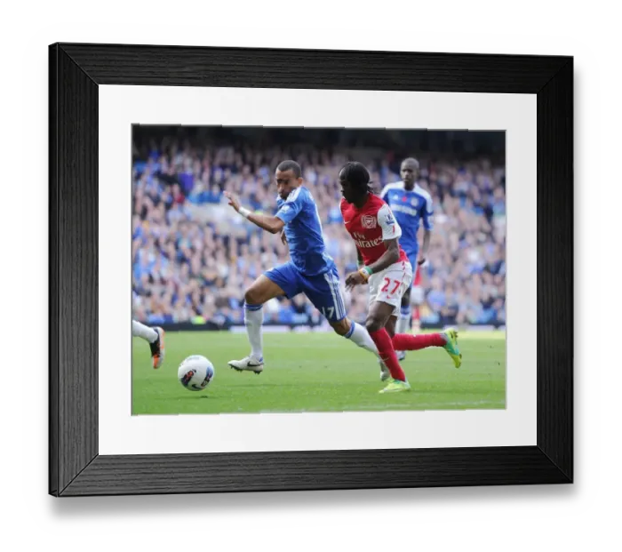 Framed Print : Gervinho vs. Bosingwa: Battle at Stamford Bridge - Chelsea vs. Arsenal, Premier League 2011-12 Framed Print : Gervinho vs. Bosingwa: Battle at Stamford Bridge - Chelsea vs. Arsenal, Premier League 2011-12