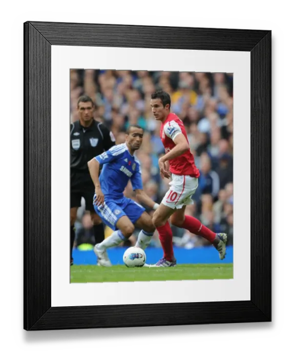 Framed Print : Robin van Persie Outmaneuvers Bosingwa: Arsenal's Thrilling Victory Over Chelsea, 2011-12 Premier League