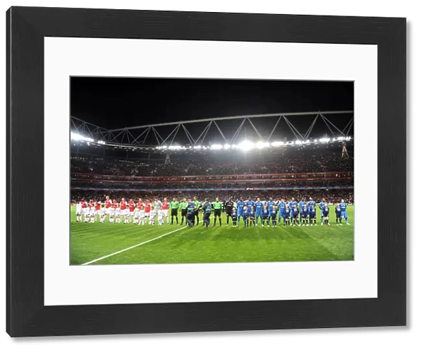 The teams line up before the match. Arsenal 0: 0 Marseille. UEFA Champions League