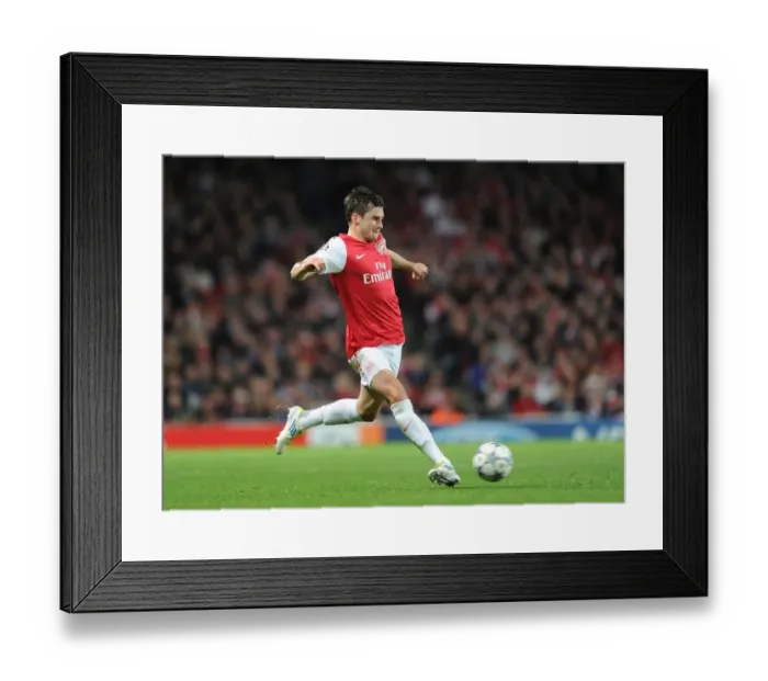 Framed Print : Carl Jenkinson in Action: Arsenal vs Marseille, UEFA Champions League 2011-12