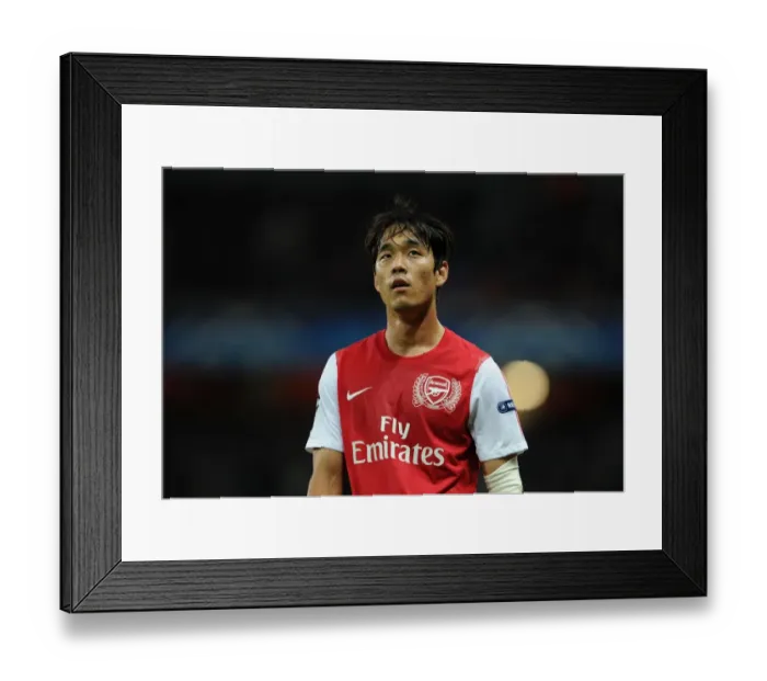 Framed Print : Arsenal vs Marseille: 0-0 Stalemate in Champions League Group F at Emirages Stadium