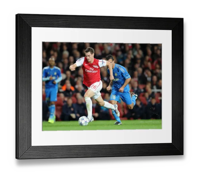 Framed Print : Aaran Ramsey (Arsenal) Jeremy Morel (Marseille). Arsenal 0: 0 Marseille